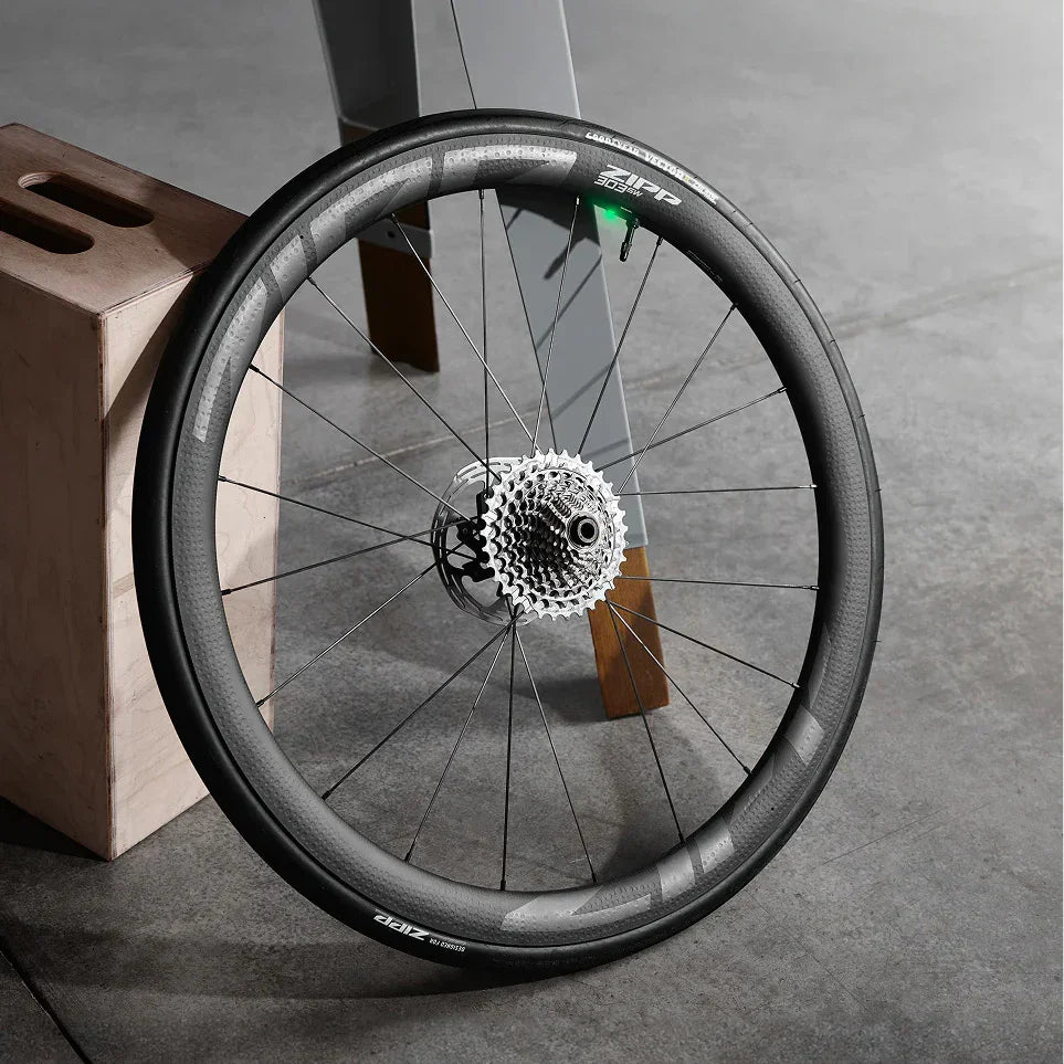 ZIPP 303 SW Tubeless Disc-brake | Strictly Bicycles