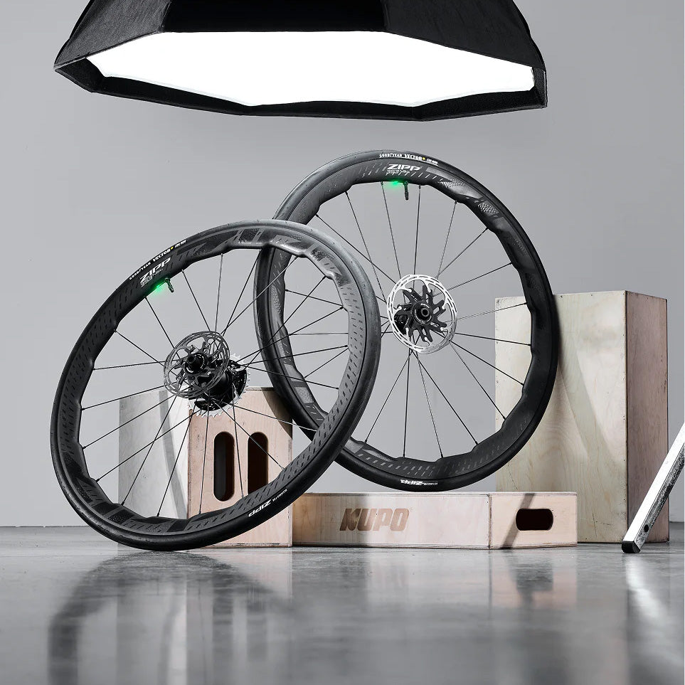 ZIPP 353 NSW Tubeless disc-brake | Strictly Bicycles