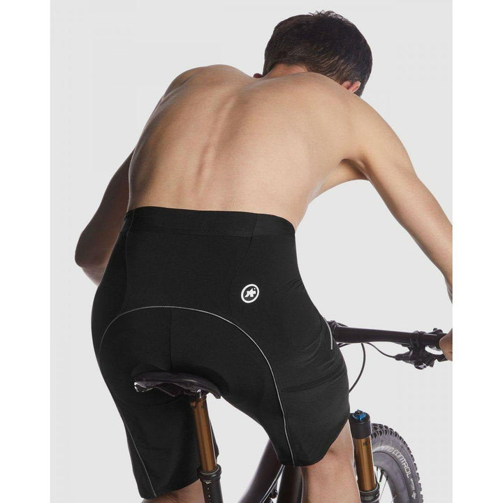 Assos of Switzerland Trail Cargo Shorts | Strictly Bicycles 