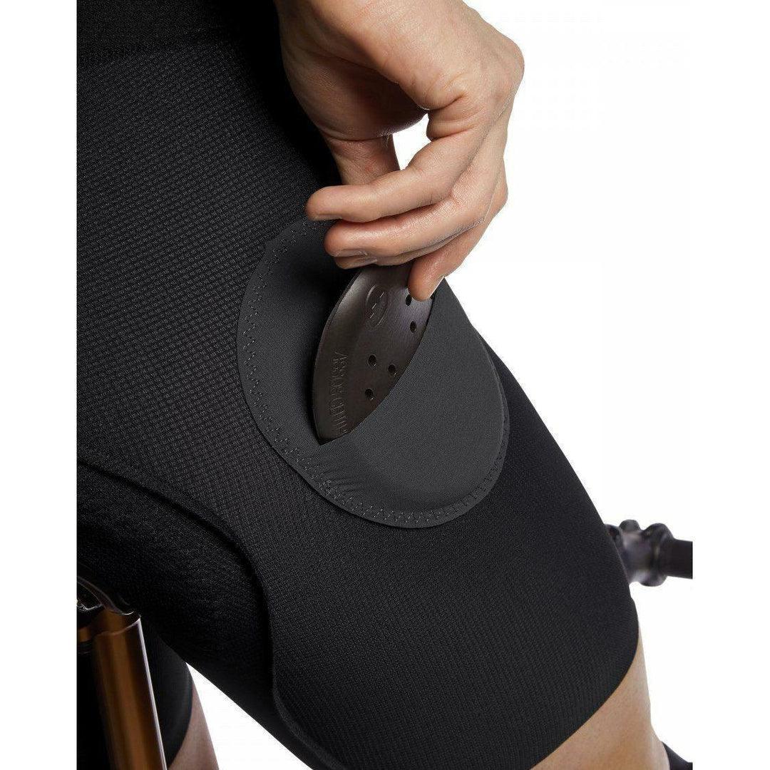 Assos of Switzerland Trail Liner Shorts | Strictly Bicycles 