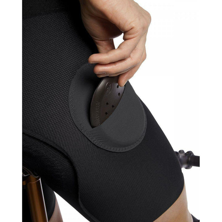 Assos of Switzerland Trail Liner Shorts | Strictly Bicycles 