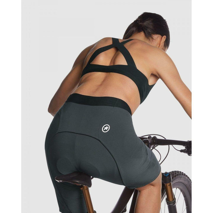 Assos of Switzerland Trail Women's Cargo Shorts | Strictly Bicycles 